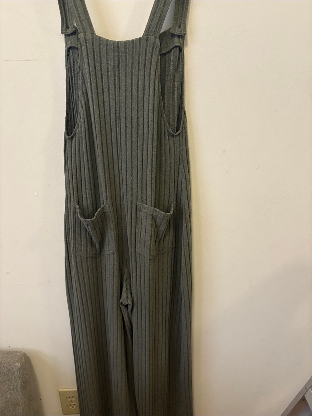 Halara green overalls with pockets - Picture 3 of 8